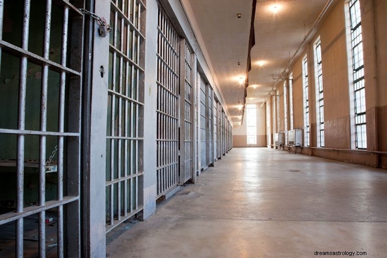 Gefängnis – Bedeutung und Symbolik von Träumen