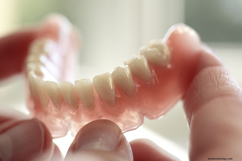 Prótesis dentales – Significado y simbolismo de los sueños