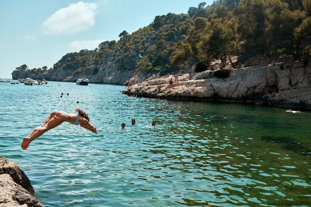 Natation – Signification et symbolisme des rêves