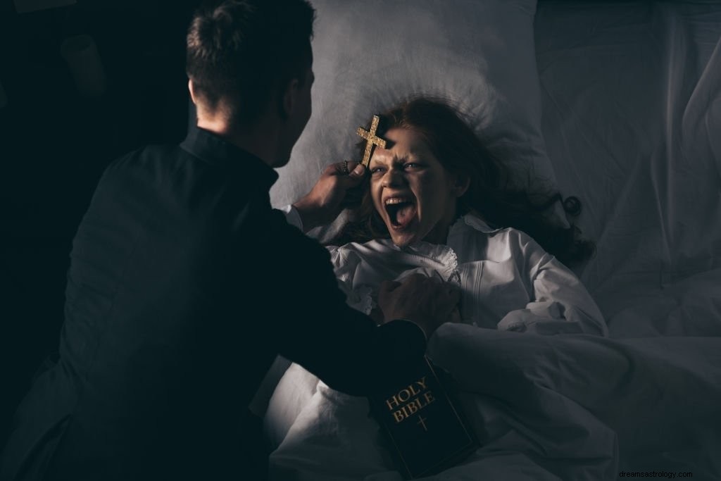 Exorcismo – Significado y simbolismo de los sueños