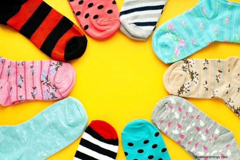 Socken – Bedeutung und Symbolik von Träumen