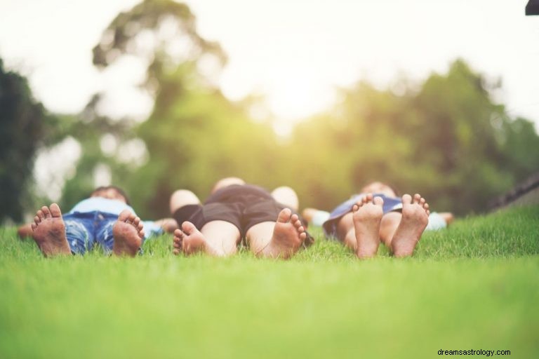 Leżenie – znaczenie i symbolika snu