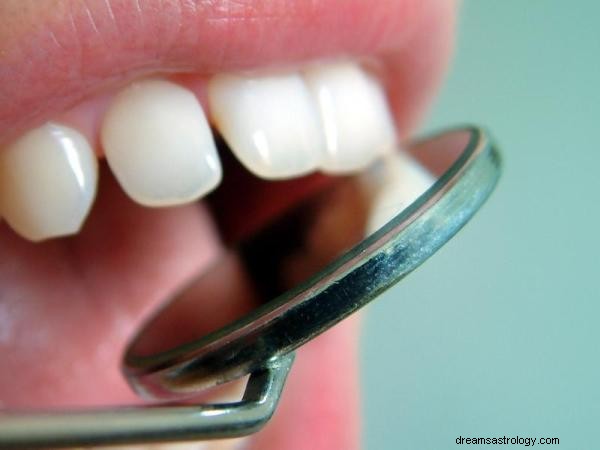 Was bedeutet es, von ausfallenden Zähnen zu träumen?