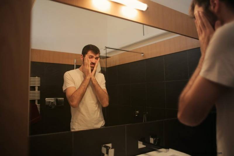 Snít o zrcadle:Rozbít se, padnout a vidět sám sebe — Rozbalení poznatků o identitě 
