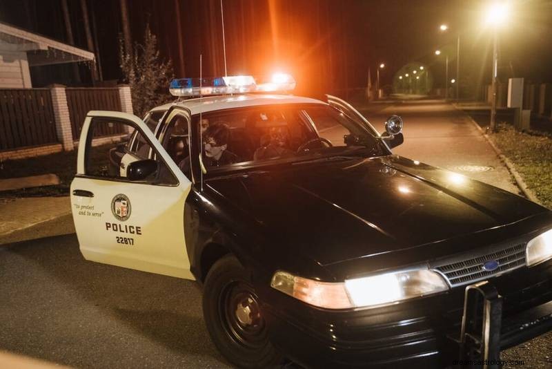 Pochopení duchovního významu snění, že se vás někdo pokusí zabít 