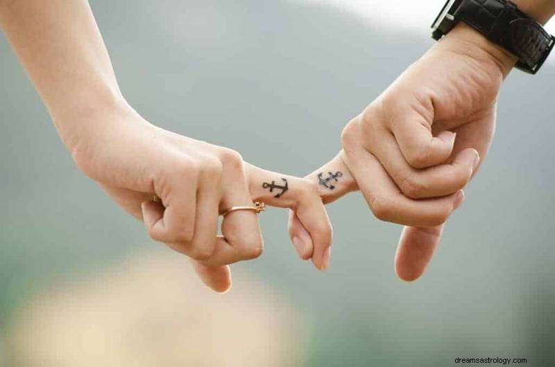Proč muži Ryb často dávají přednost starším ženám:Postřehy ze skutečných pozorování 