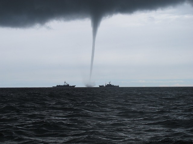 Dekódování snů Tornado:Co odhalují o vašem vnitřním neklidu 