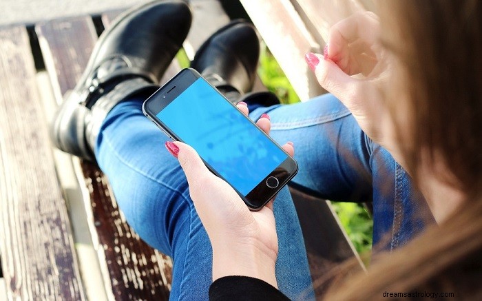 Dekódování snů mobilního telefonu:Symbolismus, významy a životní postřehy 