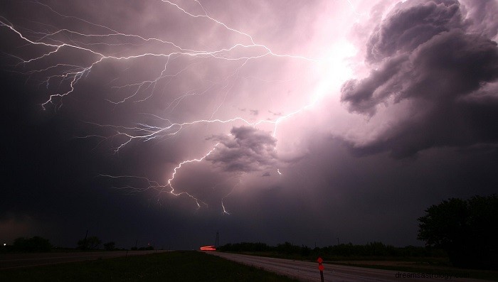 Dekódování snů Storm:Pohledy na jejich význam a interpretaci 